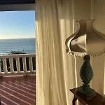 Cerca De Baiona Con Vistas Al Mar