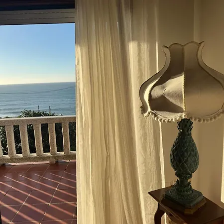Cerca De Baiona Con Vistas Al Mar